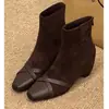 Botas de tornozelo de salto alto da moda, estilo novo, bico quadrado, com aumento interno de altura, para mulheres, botas femininas versáteis, camurça, botas finas de outono, tecido preto 2026