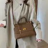 Bolsa Pequeña Esmaltada de Gama Alta para Mujer 2025 Otoño e Invierno Nueva Bolso de Mano Retro Bolso Mensajero para el Trabajo y los Viajes Cotidianos Bolso Cruzado