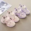 Zapatos de algodón para niñas 2025 nuevos cómodos y frescos nuevos zapatos para niños niños medianos y grandes niña de dibujos animados zapatos de papá estilo primavera