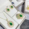 Transmisión en vivo de Xiaohongshu mismo estilo tesoro colorido traje de alto nivel joyería Esmeralda completo diamante conjunto de tres piezas collar pendientes anillo