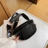 2023 nova bolsa de cintura crossbody de verão bolsa de ombro com rebites estilo Chanel bolsa da moda banda larga bolsa de borla para mulheres
