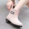 Botas de lluvia de caña alta, antideslizantes, forradas de felpa y resistentes al desgaste, cubrezapatos impermeables, cubrezapatos de goma y botas de agua para mujer, aptos para uso en la cocina, proporcionando calor en invierno