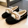 Mocassins com Pelo Integrado para Mulheres 2025 Outono e Inverno Novo Estilo Botas de Neve Quentes com Forro de Lã para Uso Externo Sapatos de Algodão Peludos com Decote