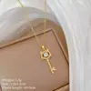 [Acero de Titanio] Llave de Gato Zircón Lujo Ligero Elegante Magnífico Collar de Diamantes Cadena Clavicular para Mujer Cadena de Acero de Titanio