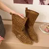Botas Curtas Vazadas Estilo Europeu e Americano 2026 Verão Novo Fivela de Metal Sandálias Hot Girl Ocidentais Botas Birkenstock Botas Martin Sapatos Femininos