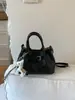 Bolso de Mano Tejido a Mano de Nicho Coreano para Mujer 2026 Nuevo Estilo Primavera Bolso Tote Cesta con Acabado de Alta Gama, Diseño Acolchado de un Solo Hombro