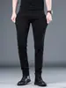 Novedad Otoño e Invierno 2026 Estilo Coreano Jeans Rectos Ajustados para Hombre de Algodón Puro Negro Elástico con Forro Polar y Engrosados, No se Desvanecen