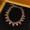 Estilo Occidental Bronce Antiguo Chapado en Oro Vintage de 18K, Combinado con Rojo y Verde, Presentando Diseño de Piedra Natural Rojo Rosa, Artesanía Pesada