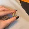 Anillo Popular de Cruz de Xiaohongshu, Diseño Retro de Apilamiento de Anillos de Alta Gama, Anillo de Lujo Ligero Microincrustado, Envío Directo