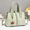 Bolso de mano moderno para mujer para el trabajo, nuevo bolso pequeño de moda versátil con patrón de diamantes, estilo de lujo ligero, para llevar al hombro y cruzado para mujer