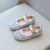 Sapatos de Princesa para Meninas 2026 Nova Coleção Primavera/Outono Sapatos de Performance Infantil Sapatos com Lantejoulas e Cristais Mocassins Baixos para Meninas