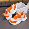 Tênis esportivo feminino, novos sapatos de malha para o verão, antiderrapante, respirável, com velcro, para crianças maiores e meninos, tênis de corrida estiloso e versátil