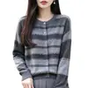 Cárdigan de Punto Rayado Estilo Coreano Retro para Mujer, Cárdigan Suéter Suave y Esponjoso de Cuello Redondo Otoño/Invierno, Ropa de Abrigo Versátil y Cálida para Figuras Pequeñas