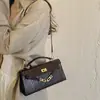 Bolso de mano transfronterizo 2026 nuevo modelo patrón de cocodrilo bolso Kelly, moderno y versátil, bolso cruzado cuadrado pequeño de alta calidad para mujer