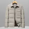Jaqueta puffer curta masculina simples com gola de lapela, novo padrão nacional de plumas de pato branco, costura sem emendas, resistente ao frio e quente, adequada para homens de meia-idade e jovens