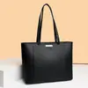 Exportação Transfronteiriça para Europa e América Nova Grande Moda Couro Macio Bolsa de Ombro Feminina Versátil para Meia-Idade Bolsa Tote