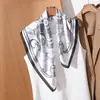 Pañuelo Cuadrado Delgado para el Viaje Diario, Estilo Simple y Elegante para Mujer, Camisa Versátil con Pañuelo de Seda Decorativo Pequeño