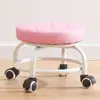 Taburete Pequeño Giratorio para Uso Doméstico, Banco Pequeño con Ruedas, Taburete Bajo para Apartamentos de Alquiler, Taburete Redondo de Ahorro de Espacio de Moda