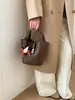 Bolso Cubo de Mimbre de Moda para Mujer 2025 Invierno Nuevo Bolso de Hombro de Alto Valor Bolso Cruzado Sencillo de Color Sólido Nicho