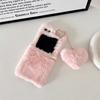 Adequado para Capa de Celular com Pingente de Coração de Pelúcia Samsung Galaxy Z Flip5 zflip3 4 5 Capa Protetora Outono e Inverno