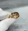 Versión de Alta Gama del Anillo Chanel Cococrush Tachonado con Diamantes, Patrón Acolchado y Superficie Lisa, Chapado en Plata con Oro de 18 Quilates, Artesanía Exquisita, Lujo Ligero