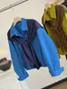 Conjunto de Duas Peças Camisa Curta com Xale de Tricô Estilo Coreano Feminino Outono Nova Moda Chique Solto Top que Realça a Cor Branca e o Temperamento