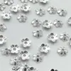 Fabricante múltiples estilos ajuste de flor de oro de 18 quilates ajuste de cuenta materiales DIY hechos a mano accesorios de joyería espaciador de ajuste de flor accesorios de ajuste de cuenta DIY