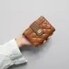 Carteira Pequena Ins para Mulheres, Estilo Curto, Textura Europeia e Americana, Porta-Moedas com Múltiplos Compartimentos para Cartões, Porta-Cartões Anti-Magnético, Carteira Integrada para Mulheres, Vintage