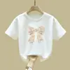 2366# Camiseta Infantil Versátil de Manga Curta com Laço para Meninas Verão 2025 Nova Soltinha de Meia-manga Casual Tendência