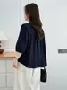 Camisa de renda com retalhos e decote V vazado, elegante, moderna, versátil, requintada, estilosa, essencial para sessões de fotos, camiseta única e bonita