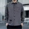Camisa de Trabalho Masculina Manga Longa Tendência 2026 Novo Estilo Gola Lapela Design com Múltiplos Bolsos Camisa Casual Versátil Tendência