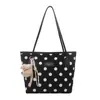 Bolsa tote de bolinhas de alta qualidade e grande capacidade para mulheres, novo estilo 2026, retrô, design de nicho, bolsa de ombro moderna para o dia a dia