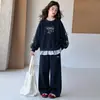 Conjunto de otoño para niña 2026 nueva ropa infantil elegante y moderna, conjunto casual de dos piezas con sudadera para primavera y otoño para niñas pequeñas