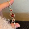 Pulsera Colgante Ovalado de Zirconia Bañada en Oro Real de 18K Lujo Accesible Pulsera Versátil Elegante de Nicho Joyería de Mano de Alta Gama para Mujeres