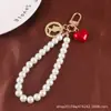 Nuevo Pulsera Creativa de Perlas, Llavero Colgante Lindo de Corazón de Melocotón de Aleación, Accesorio Metálico de Cabeza de Belleza, Bolso Decorativo para Mujer