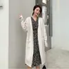 Outono e Inverno 2023 Novo Estilo Coreano Estilo Preguiçoso Solto de Comprimento Médio até o Joelho Suéter Cardigan Casaco de Tricô Engrossado Feminino
