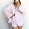 Conjunto de pijama estilo europeo y americano de poliéster y algodón con rayas de contraste, mangas largas y shorts, una nueva colección de otoño/invierno, que ofrece un look sofisticado para la ropa de estar por casa para mujer
