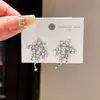 Pendientes de Estrella de Circonita Estilo Lujo Ligero Aguja de Plata, Pendientes Versátiles de Moda y Exquisitos para el Trabajo Diario, Pendientes Elegantes de Nicho de Gama Alta