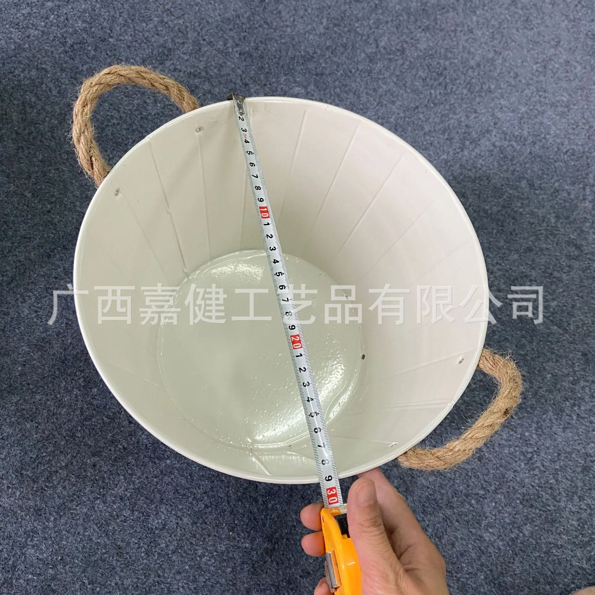 麻绳双耳白色桶