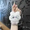 Llavero de Conejo de Peluche Suave y Lindo con Gafas, Llavero de Conejo Blanco Bordado Lindo, Colgante para Bolso, Pequeño Regalo para Niñas