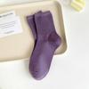 2023 otoño nuevos calcetines de mujer al por mayor color sólido dopamina media pantorrilla calcetines de algodón sueltos sentido moda calcetines de moda para mujer