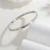 Pulseira de Fivela Personalizada Tendência Europeia e Americana Transfronteiriça, Pulseira de Aço Inoxidável Estilo Ins, Pulseira de Aço Inoxidável para Casal
