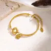 Popular Pulseira de Aço Titânio Banhada a Ouro 18K com Fecho de Segurança da Fortuna para Mulheres, High-End, Luxo Acessível, Design de Nicho, Joia de Mão que Não Desbota