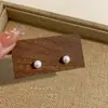 Pendientes de Perla Geométricos de Aguja de Plata con Luz de Colores, Simples y Elegantes, Pendientes Versátiles con un Toque de Lujo Ligero y Sensación de Alta Gama, Diseño Único