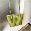 2026 Bolso Nuevo para Mujer Estilo Coreano Cuero Suave Tejido Cesta Hueca Bolso de Mano de Moda para Vacaciones Bolso Tote para Hombro