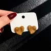 Aretes Franceses de Corazón Blanco Leche, Aretes Sencillos y Versátiles de Otoño e Invierno para Mujer, Diseño de Nicho, Aretes de Alta Gama y Elegantes