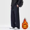Pantalones Curvos Forrados de Polar para Hombre 2026 Nuevo Otoño/Invierno Pierna Recta Suelta Tacto de Alta Gama Casual de Otoño Pantalones de Chándal Blancos para Hombre
