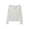 Camiseta básica blanca con cuello en V pequeño para mujer, nueva camiseta para principios de otoño de 2025, única y hermosa, elegante top de punto como capa interior para mujer