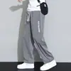 Calça reta de nove pontos casual estampada de marca da moda de verão, calça longa esportiva versátil de primavera e outono para homens, slim fit