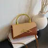 Bolso de Mano de Gran Capacidad Transfronterizo, Elegante Bolso Pequeño Cuadrado para el Hombro, Nuevo Modelo 2026, Bolso Caja de Viaje con Parches de PU de Lujo Ligero